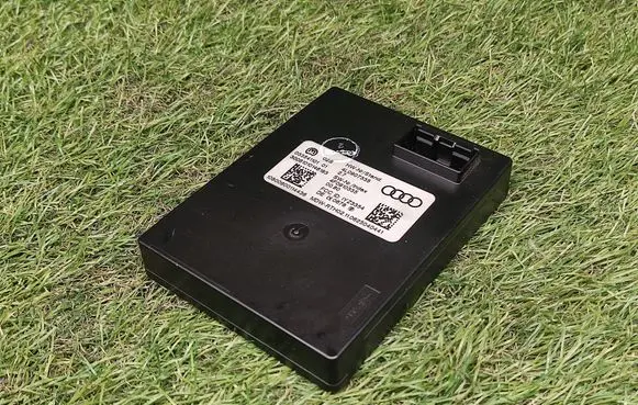 Audi Q7 4L Antenna control unit 4L0907335 4F0910335