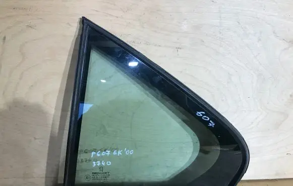 Peugeot 607 Rear vent window glass AS2