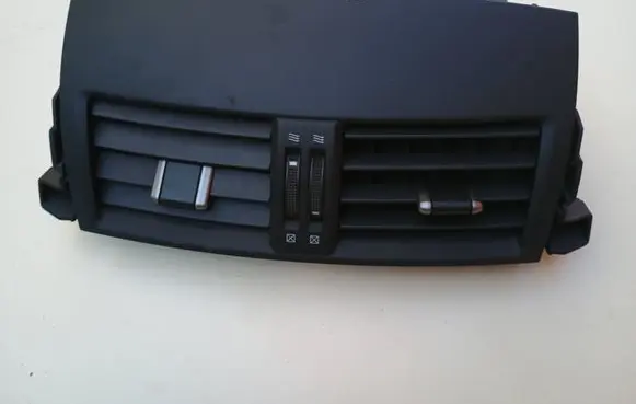 Toyota RAV 4 (XA30) Dash center air vent grill 5567042050 5567042060