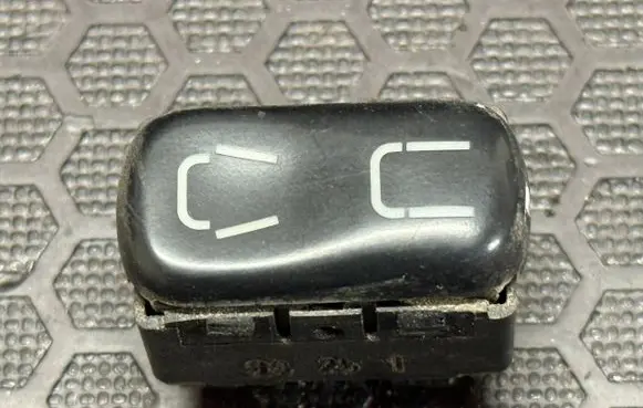Mercedes-Benz Vito Viano W638 Electric window control switch 004611826