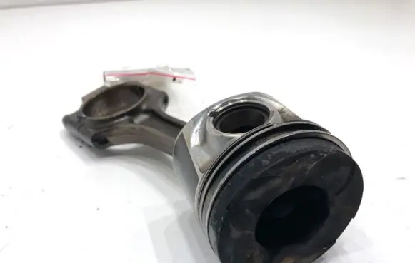 Volvo XC90 Piston with connecting rod