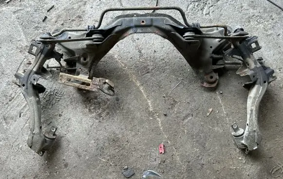 Honda FR-V Rear axle beam 