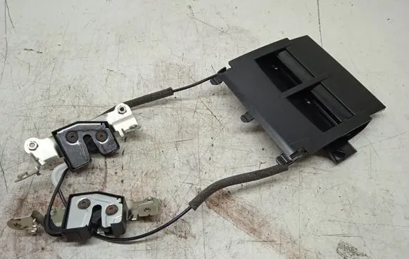 Volvo S60 Seat back rest lock catch 30727871 30761386 305446