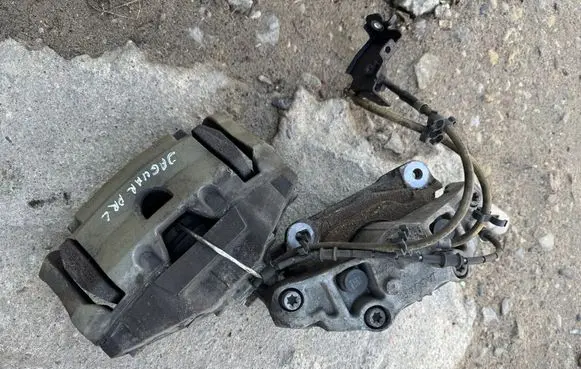 Jaguar XJ X351 Front brake caliper 6017