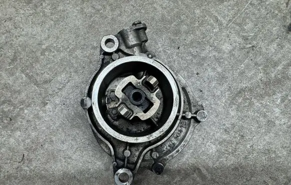 BMW X5 E70 Vacuum pump 7791232