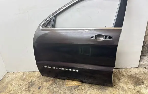 Jeep Grand Cherokee Front door 