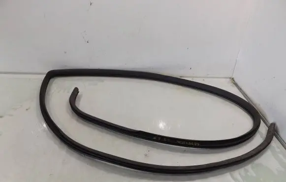 Chevrolet Captiva Front door rubber seal 