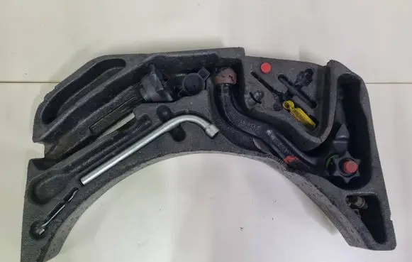 Audi A8 S8 D2 4D Tool set 4D0012123E 305063