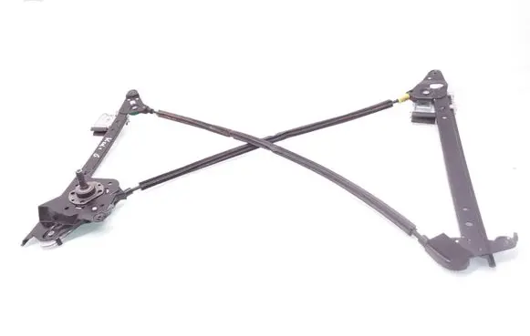 Rear door manual window regulator