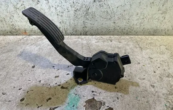 Subaru Forester SH Accelerator throttle pedal 36010AG140 1988007120 11K25B00021