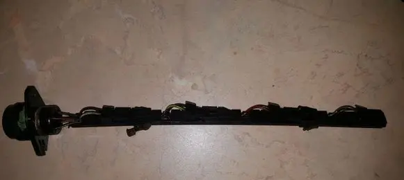 Volkswagen Touran I Fuel injector wires 038971803
