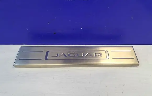 Jaguar XJ X351 Front sill trim cover AW9313200AE