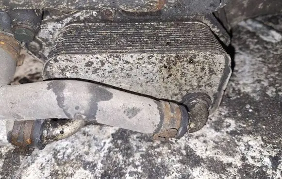 Engine oil radiator