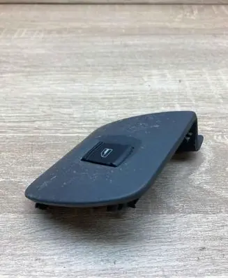 Skoda Octavia Mk1 (1U) Electric window control switch 1U1867186A