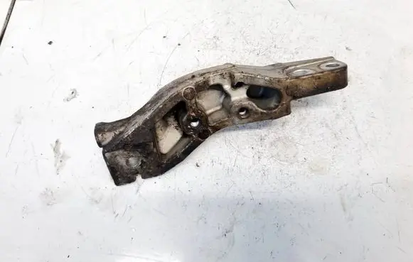 Infiniti FX Engine mounting bracket