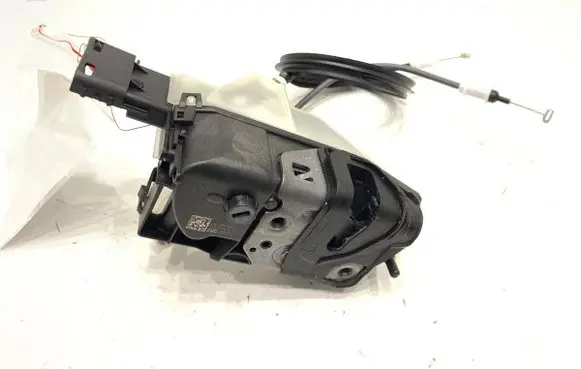 Opel Crossland X Front door lock 16943702