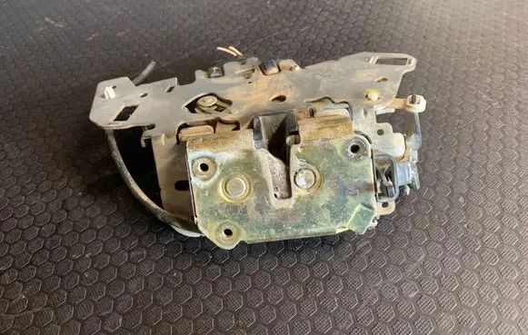 Chrysler Grand Voyager IV Rear door lock 800786