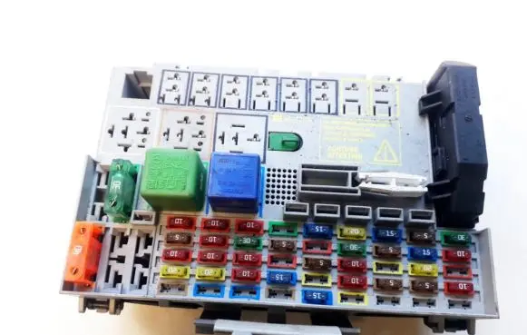 Opel Zafira A Fuse box set 24412497 15344887