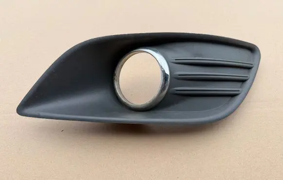 Ford Focus Front fog light trim/grill 8M51R19952A