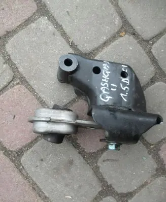 Nissan Qashqai Engine mounting bracket
