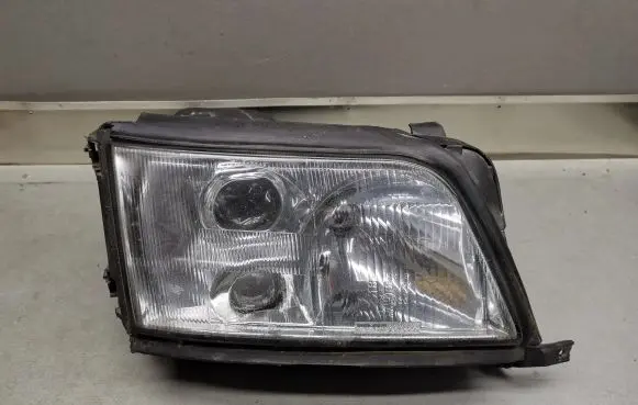 Audi A6 S6 C4 4A Headlight/headlamp 205003B