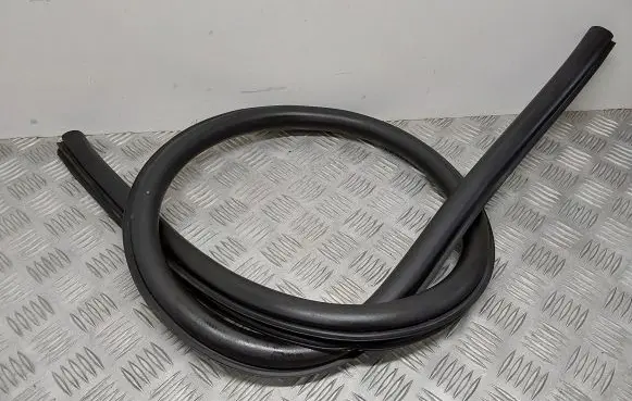 Audi A3 S3 8V Rubber seal front coupe door 8V7831707