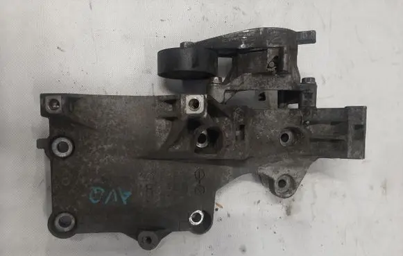 Volkswagen Touran I Generator/alternator bracket 03G903143