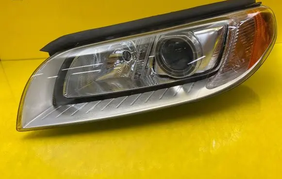 Volvo V70 Headlight/headlamp 31353532