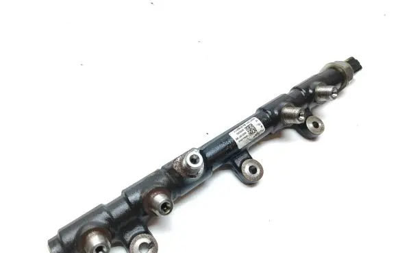 Nissan NV400 Fuel main line pipe 175217543R H8201257368 28325380