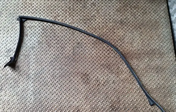 Mercedes-Benz C W205 Front door rubber seal A2056730298