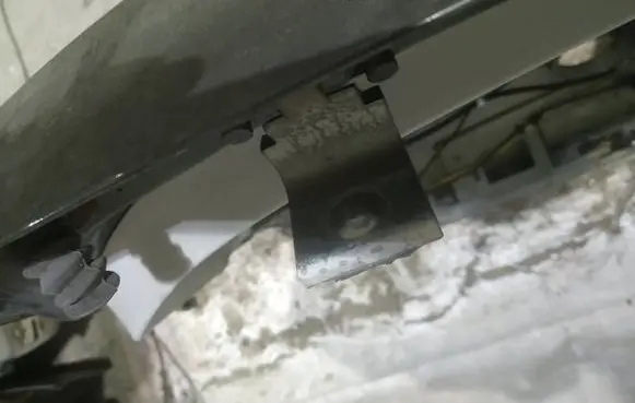 Volkswagen Golf V Tailgate/trunk/boot hinge 
