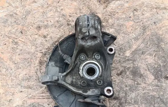 Front wheel hub