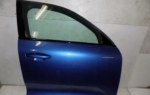 Volvo XC40 Front door