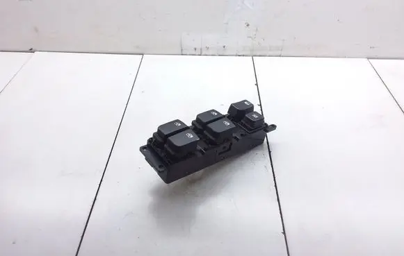KIA Carens II Electric window control switch 935701D2003W