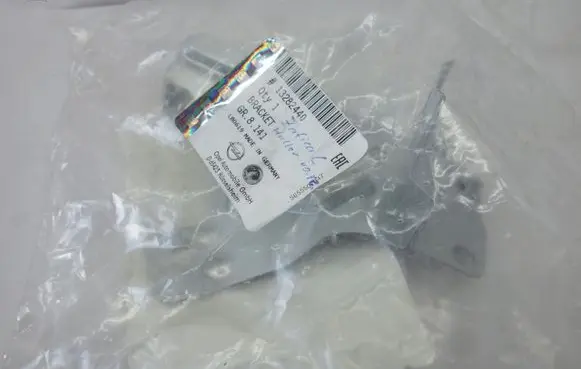 Opel Zafira C Fender mounting bracket 13282440