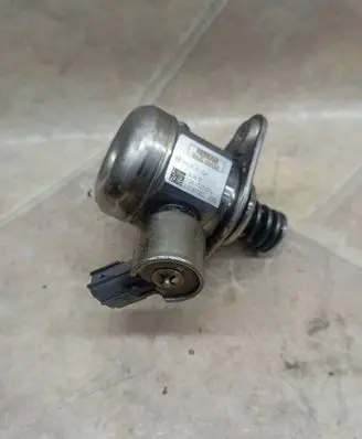 Nissan Juke I F15 Fuel injection high pressure pump 0261520074