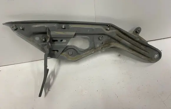 Renault Twingo III Fender mounting bracket 631476725R