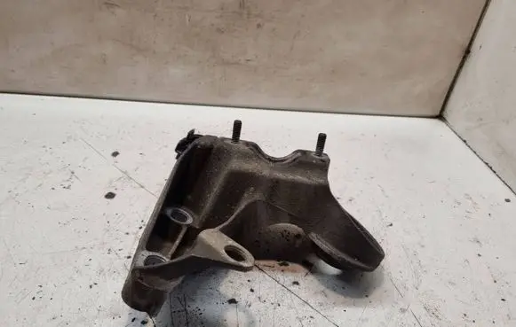 Audi A6 S6 C5 4B Engine mounting bracket 4B0199352B