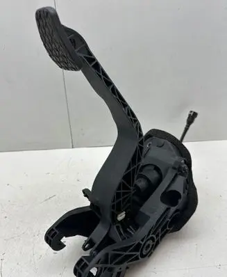 Ford Fiesta Clutch pedal AY117B633AD E3B2B 00791578