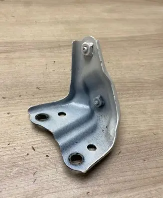 Toyota RAV 4 (XA50) Fender mounting bracket