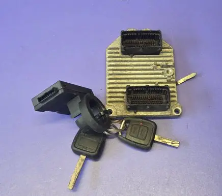 Opel Zafira A Engine ECU kit and lock set 09158670 S0100108 5WK9153