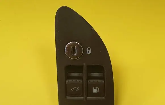 Volkswagen PASSAT B5 Fuel tank opening switch 1J0959833A 1J0959831A