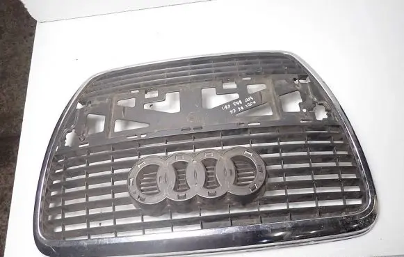 Audi A6 S6 C6 4F Front bumper upper radiator grill 4F0853651