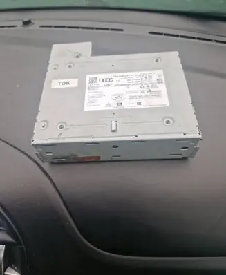 Audi e-tron Navigation unit CD/DVD player 4J3035070P 4J3035070B