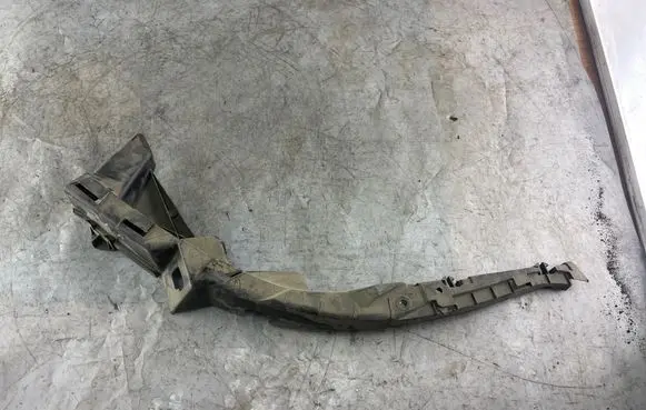Volkswagen PASSAT B5 Front bumper mounting bracket 3b0807049 3b0807049C