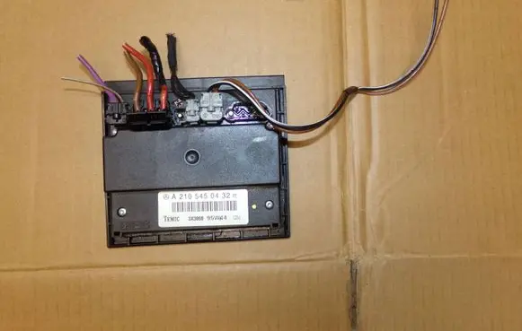Mercedes-Benz E W210 Comfort/convenience module 2105450432TE
