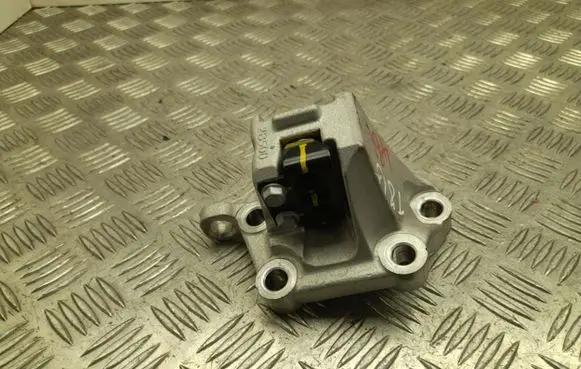 Hyundai Kona II Engine mounting bracket 2B500