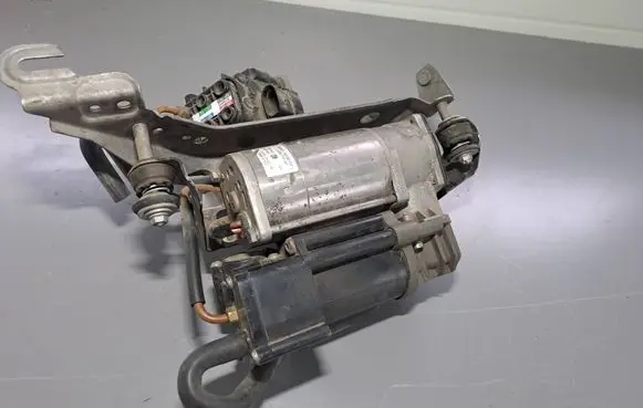 Mercedes-Benz GLC X253 C253 Air suspension compressor/pump A21332001047