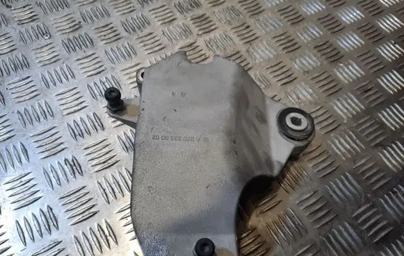Mercedes-Benz CLA C117 X117 W117 Engine mounting bracket A2702230002