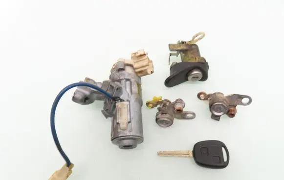 Toyota Yaris Ignition lock 45020521